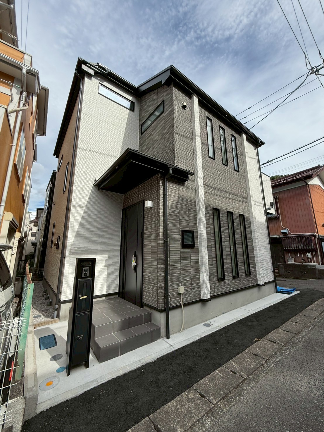 東生田１丁目　安立寺参道にある角地の家